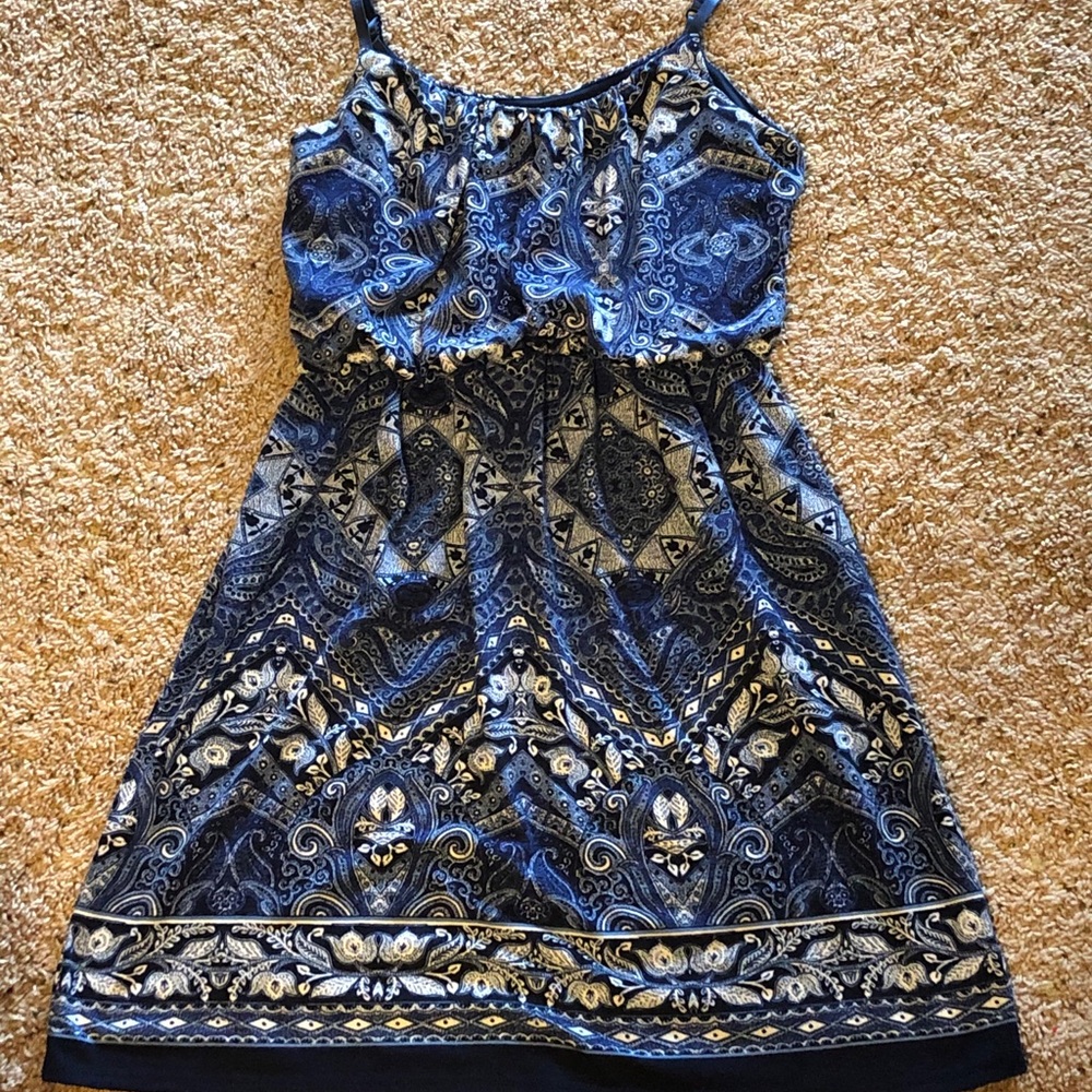 Blue and white patterned dress, small